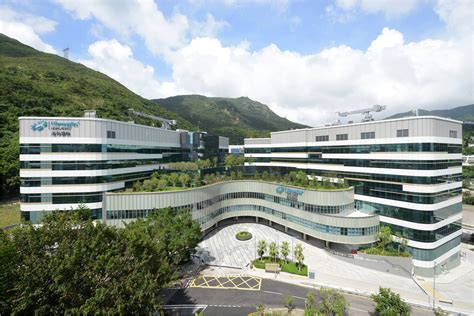 Working at Gleneagles Hospital .